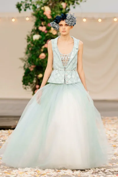 Look 27